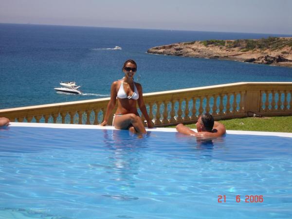 View prev photo